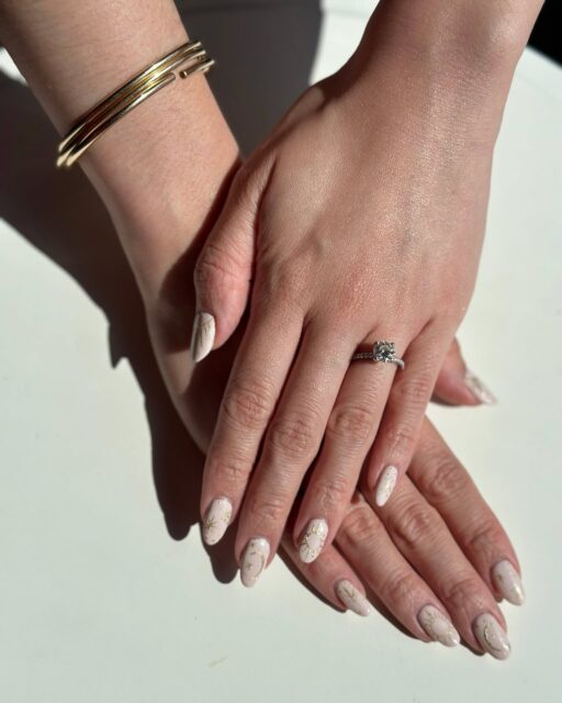 A little detail goes a long way. ✨ Creamy neutrals with delicate gold accents…